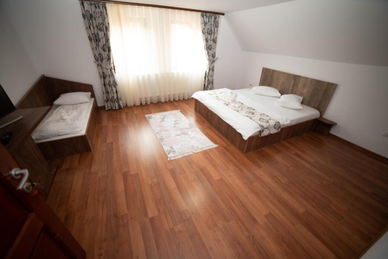 Hotel Casa Binu à Arieşeni Extérieur photo