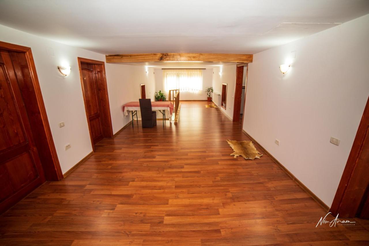 Hotel Casa Binu à Arieşeni Extérieur photo
