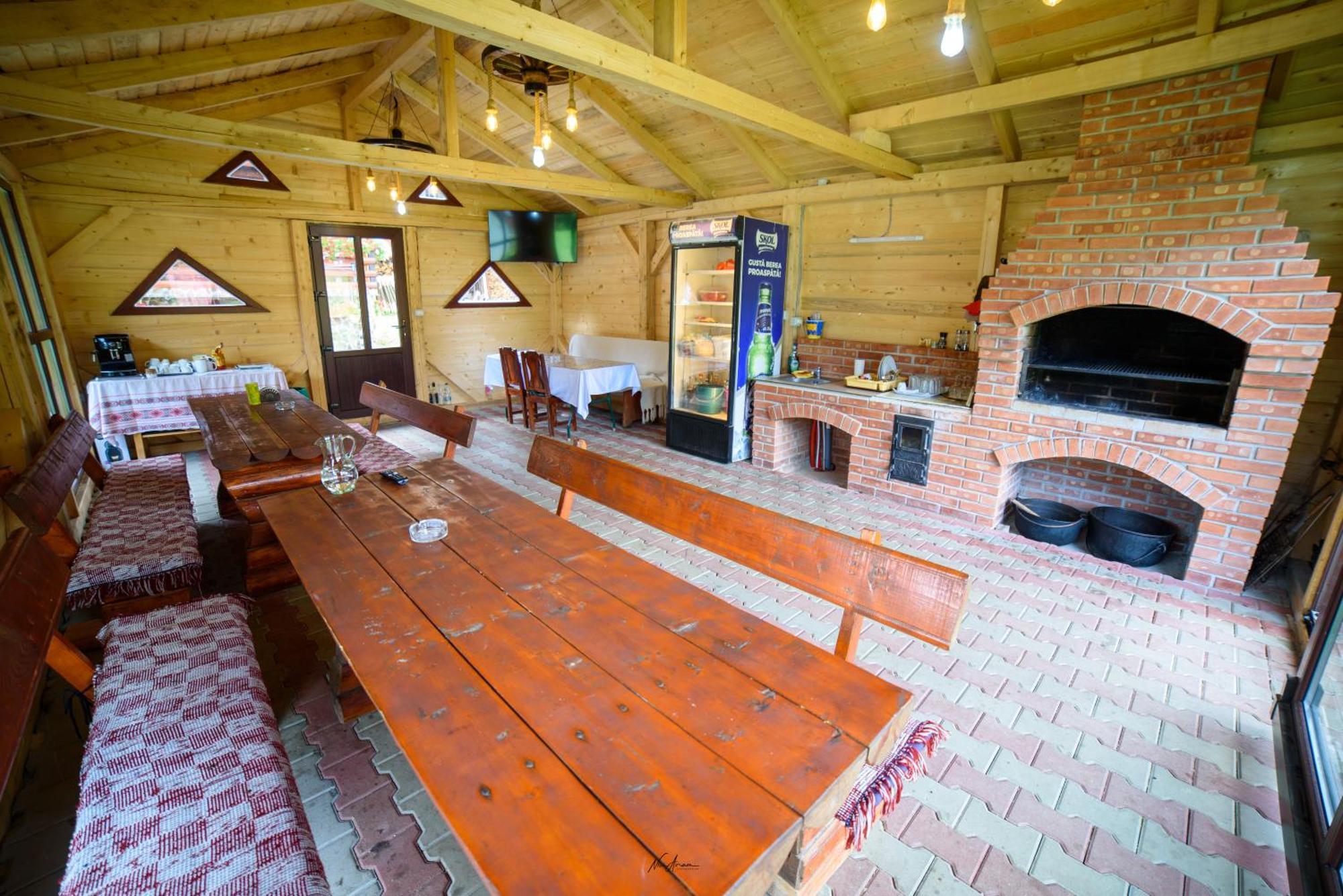 Hotel Casa Binu à Arieşeni Extérieur photo