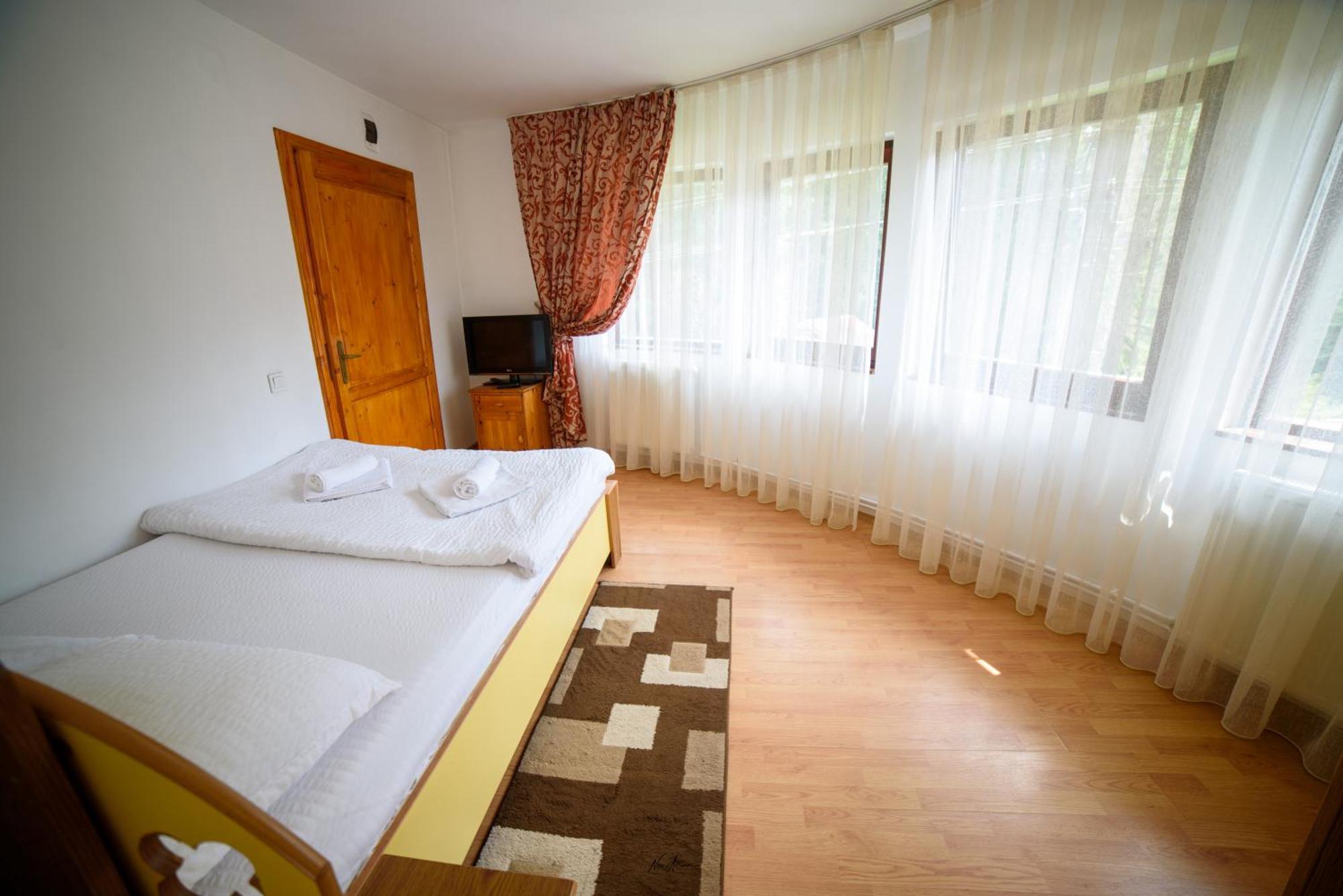 Hotel Casa Binu à Arieşeni Extérieur photo
