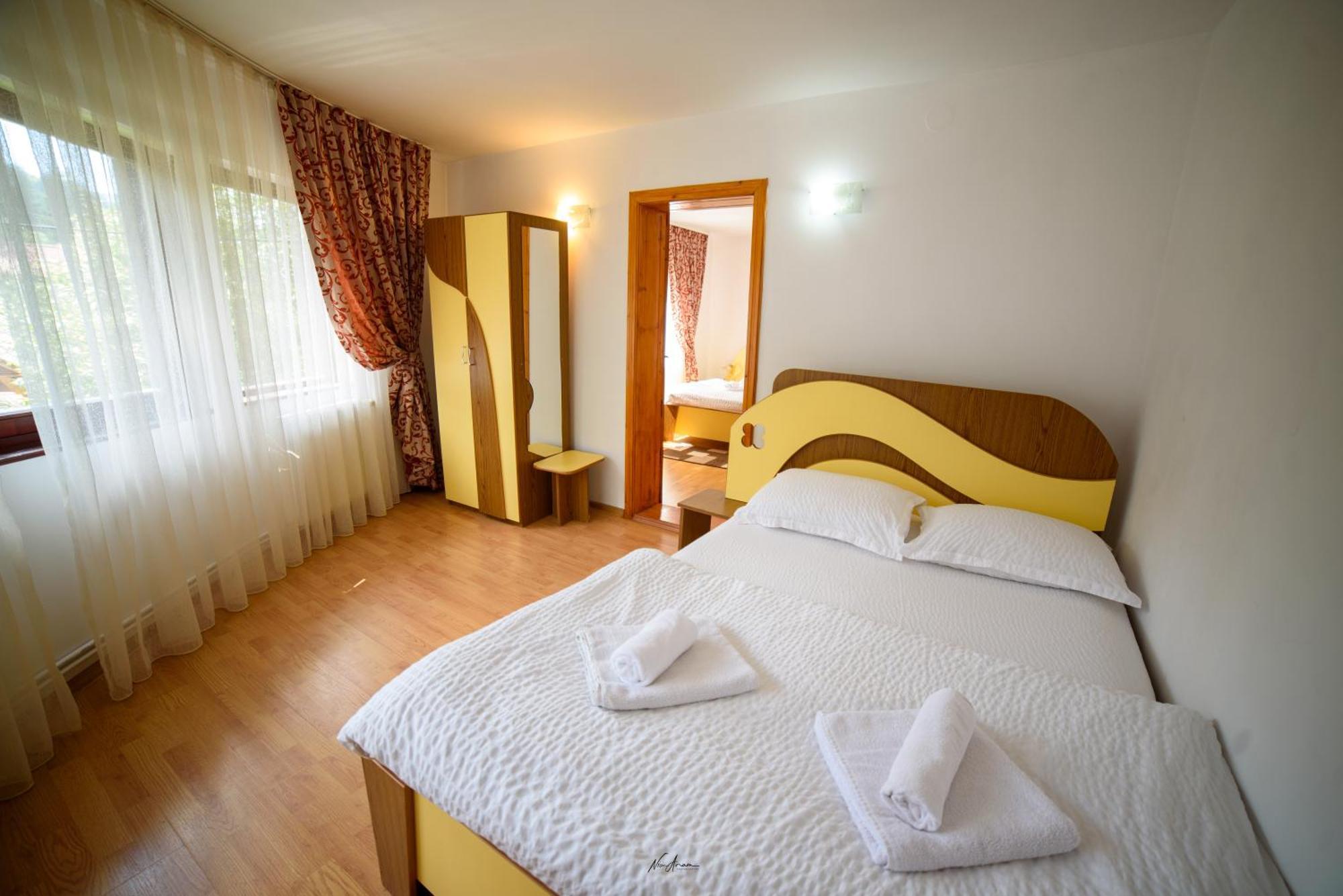 Hotel Casa Binu à Arieşeni Extérieur photo