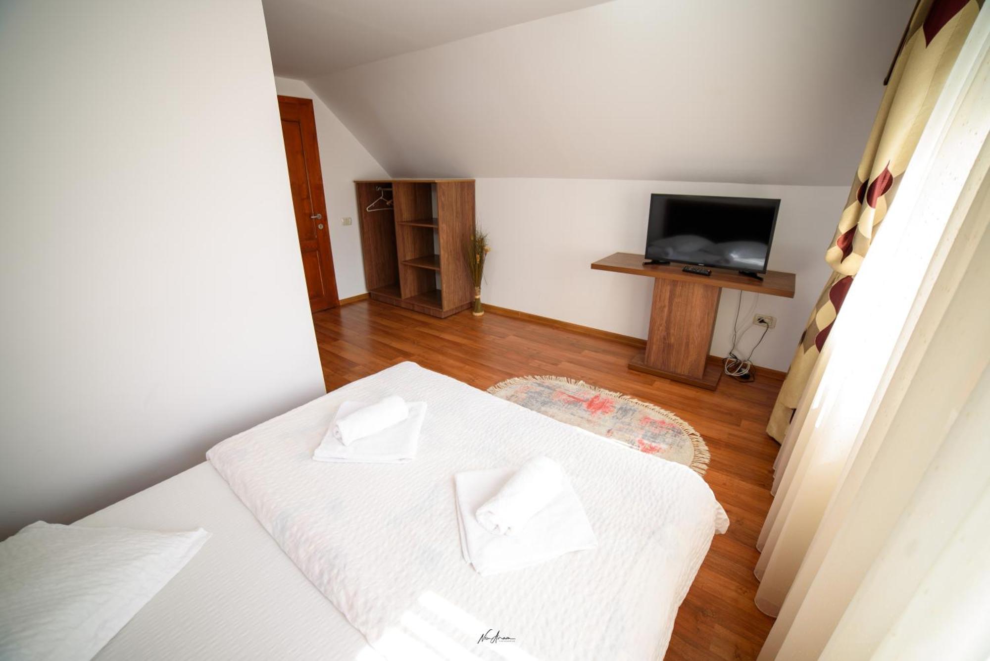 Hotel Casa Binu à Arieşeni Extérieur photo