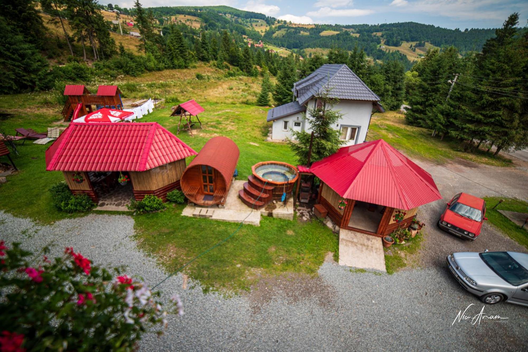 Hotel Casa Binu à Arieşeni Extérieur photo